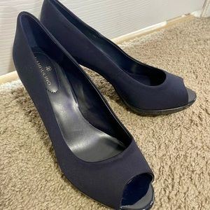 8.5 Navy Bandolino Peep Toe Pumps